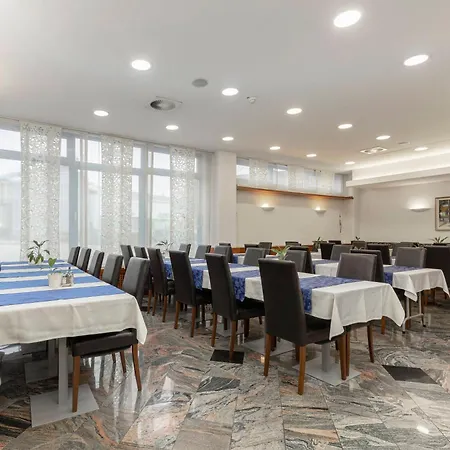 מלון Garni Azul 4*